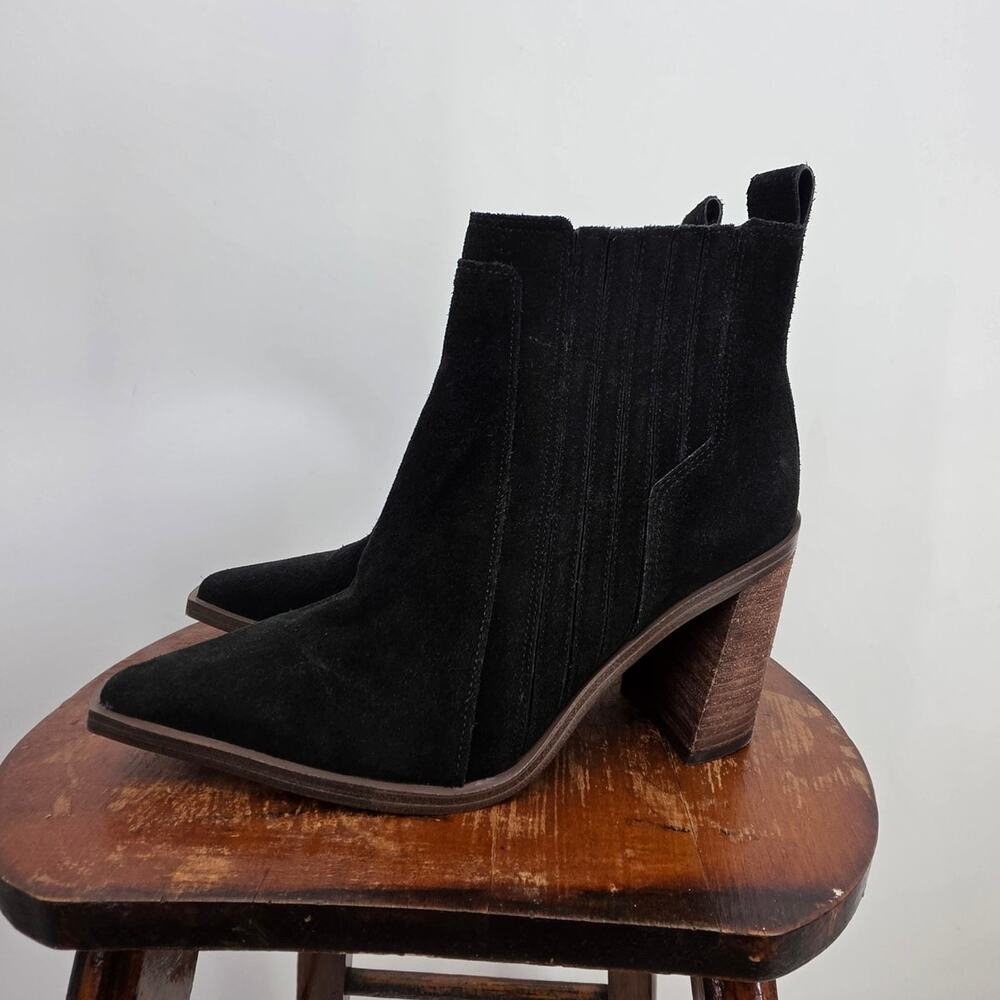 Vince Camuto Weverna Snip Toe Sued Black Ankle Booties Size 7M